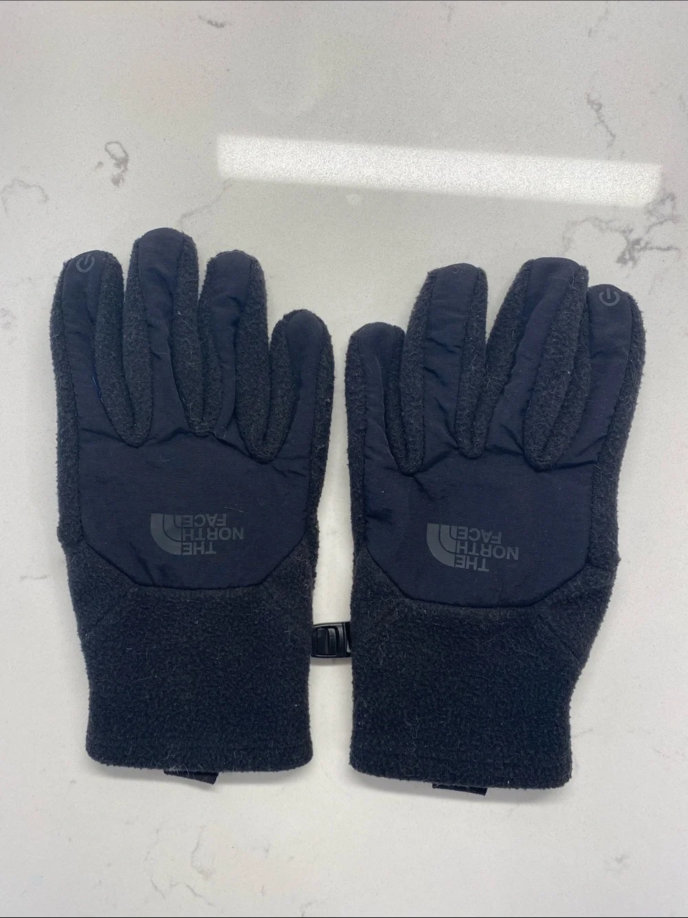 The North Face Youth Black Denali Etip Fleece Winter Gloves Boys Girls Unisex